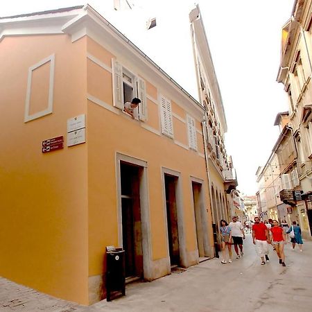 Ttapartmani Pula Luaran gambar